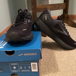 Brooks Ghost 14. Women’s size 8. Never been worn. Still in the box.
